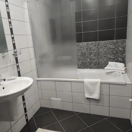 Arboro D21 Gardens 2 Bedroom *